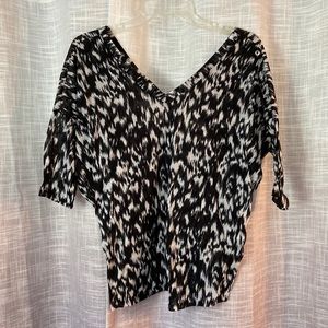 Dolman sleeve, black and white printed top with button detail